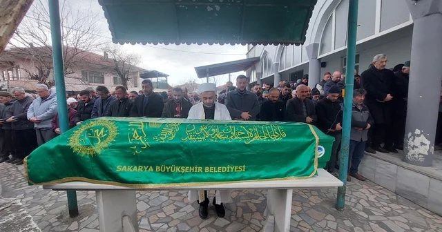 Evinden 20 kamyon çöp çıkarılan yaşlı adam son yolculuğuna uğurlandı Sakarya Haberleri