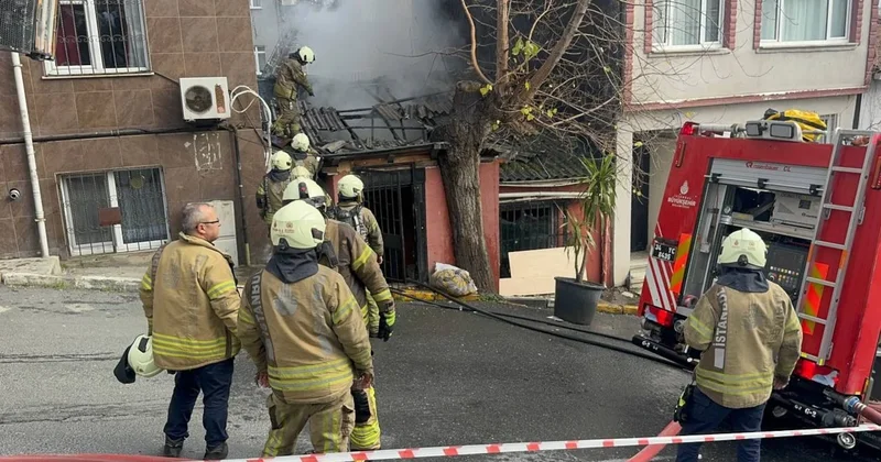 Beyoğlu nda yangın: 2 kişi dumandan etkilendi Sözcü Gazetesi