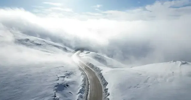 Erzurum’da Karayazı da kar ve sis etkili oldu VİDEO İZLE