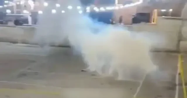 İsrail askerleri futbol oynayan Filistinlilere gaz bombası attı VİDEO İZLE