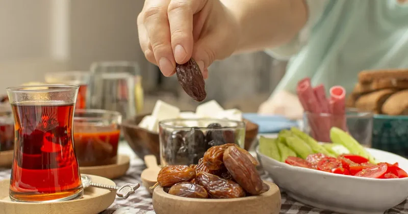 İftarı ballı ve limonlu suyla açın! Kan şekerini dengeliyor
