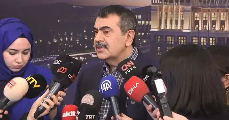 Bakan Tekin, Külliye de Ramazan etkinlik alanını ziyaret etti