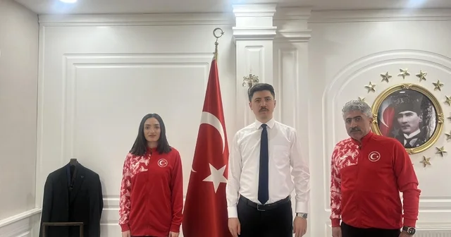 Digor Gençlik ve Spor Müdürü Bahattin İnce ve milli sporcu Tuğba Toptaş tan, Kaymakam Kahraman a ziyaret Kars Haberleri