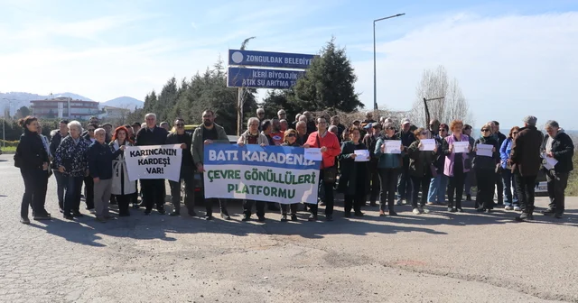 Zonguldak ta çevre gönüllüleri atıkların sahile vurmasına ilişkin açıklama yaptı Zonguldak Haberleri