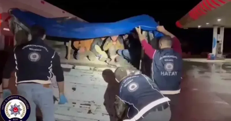 Tır dorsesinde branda altında saklanıyorlardı: 12 kaçak göçmen yakalandı Gündem Haberleri