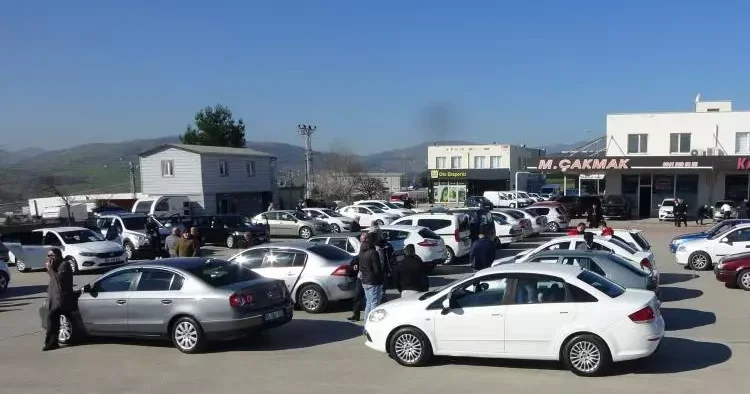İkinci el otomobilde alarm! Esnaf tarih verdi