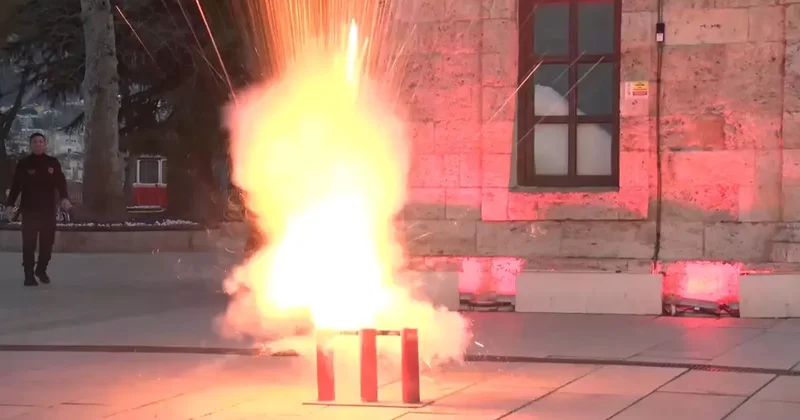 Bursalılara iftar ve sahuru ses bombası ile haber veriyorlar