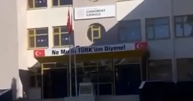Kocaeli de öğretmen başörtülü öğrenciyi derse almadı VİDEO İZLE