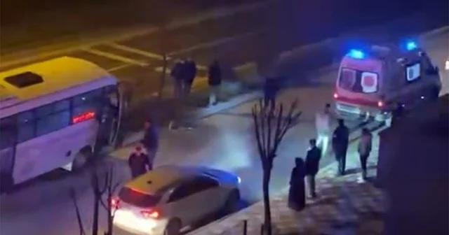 Bolu da kontrolden çıkan halk otobüsü refüje çıktı, ağaca çarparak durabildi Bolu Haberleri