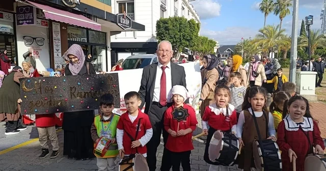 Miniklerden Ramazan davullarıyla renkli görüntüler oluşturdu Antalya Haberleri