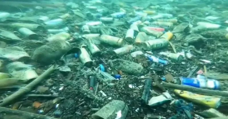 Dalgıç, Antalya da Büyü Malzemeleri ve Değerli Eşyalar Buluyor