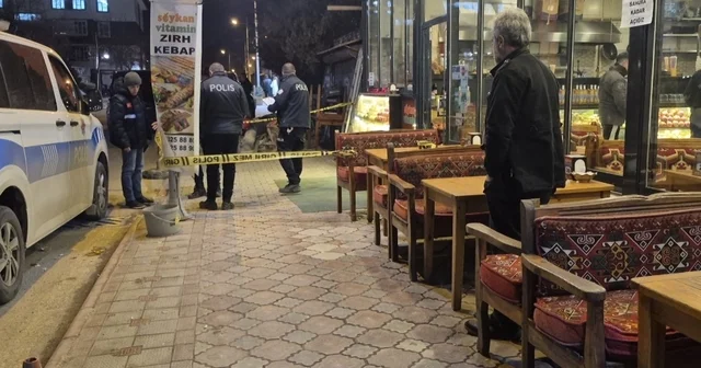 Malatya da kafe önünde husumetlisi tarafından vuruldu Malatya Haberleri