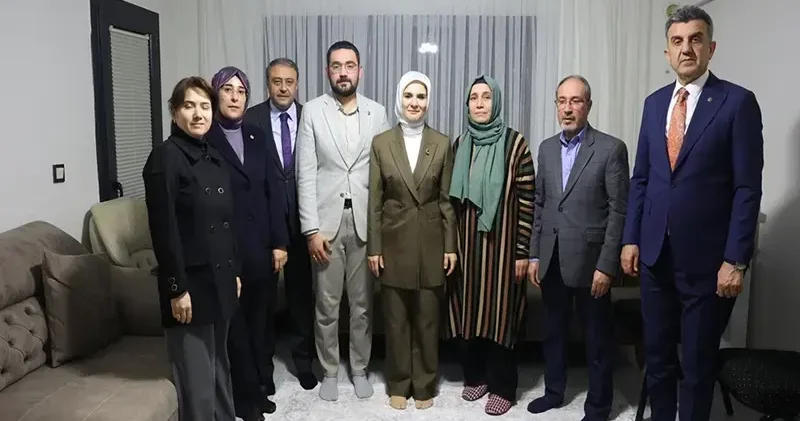 Bakan Göktaş, yeni evine kavuşan ailenin iftar sofrasına misafir oldu