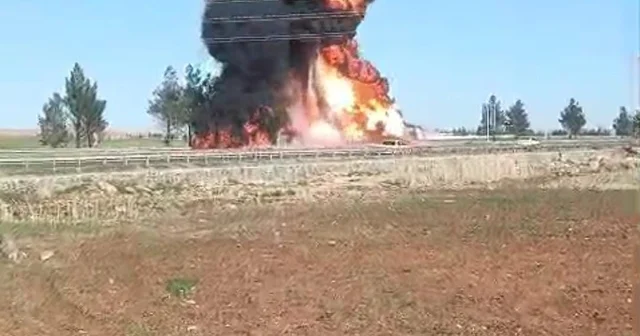 Şanlıurfa da devrilen yakıt yüklü tır alev topuna döndü: 1 yaralı Şanlıurfa Haberleri