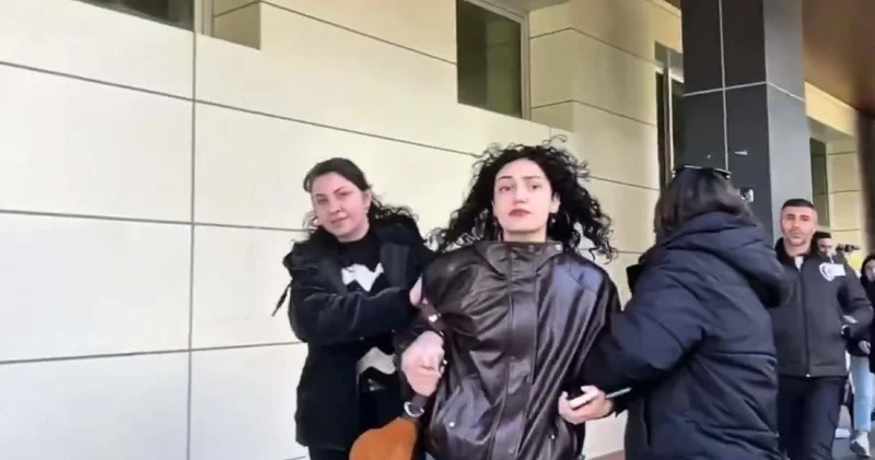 Marmara Üniversitesi nde TRT nin belgesini protesto eden 2 kişi gözaltına alındı