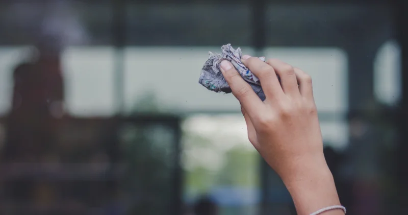 Yılların temizlik efsanesi doğru olabilir mi? Pencereleri gazete kağıdı ile temizlemek gerçekten işe yarıyor mu?