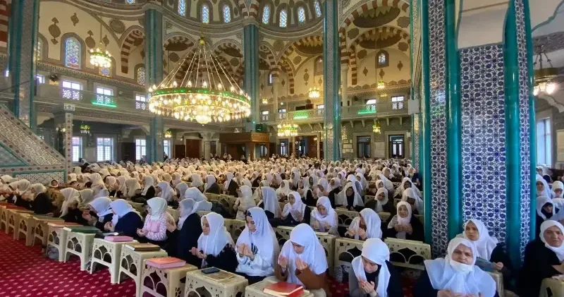 Bağcılar da bir gelenek: 800 kişiyle hatim duası Hayat Haberleri