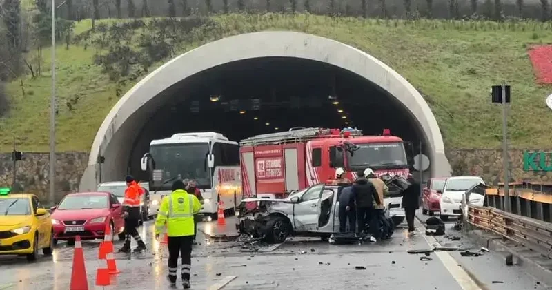 Sultangazi de aynı yerde iki ayrı trafik kazası: 3 ü hafif 9 yaralı