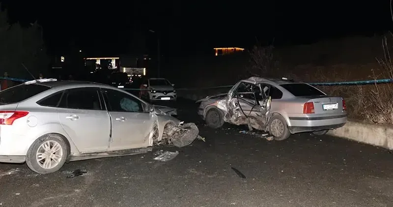 Otomobil, park halindeki araca çarptı: 1’i ağır, 5 yaralı