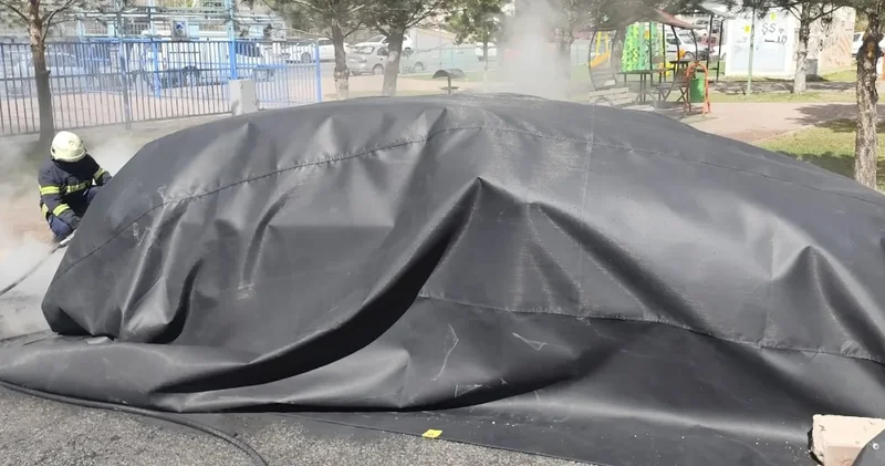 Elektrikli araç alev topuna döndü: Battaniye devreye girdi