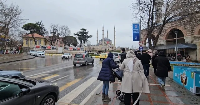 Bayramın ikinci günü vatandaşlar Edirne ye akın etti Edirne Haberleri