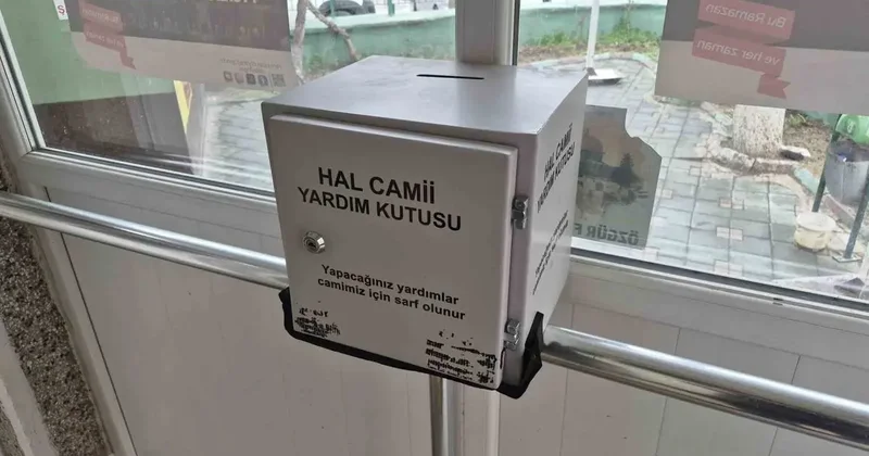 Ramazan ayında sadaka kutusunu kırıp paraları çaldılar