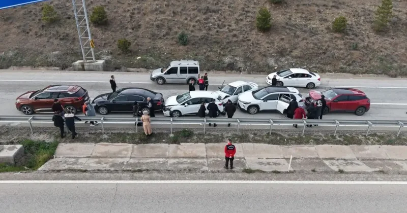 Bayram dönüşü zincirleme kaza: Anne ve iki çocuğu yaralandı