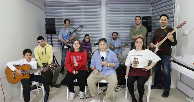 Sıradışı Çocuklar engelleri notaların gücüyle aşıyor İzmir Haberleri