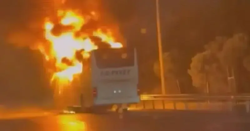 Esenler de seyir halindeki yolcu otobüsü alev alev yandı