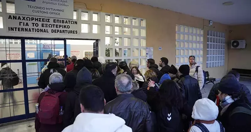 Midilli Adası’nda mahsur kalan Türk turistler yurda döndü