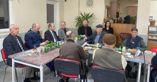 Huzurevi sakinleri bayramda unutulmadı Eskişehir Haberleri