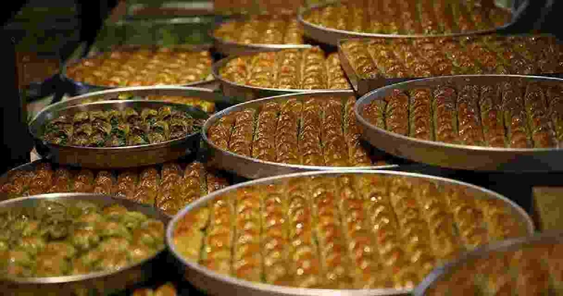 Emekli ikramiyesi iki kilo baklavaya anca yetti