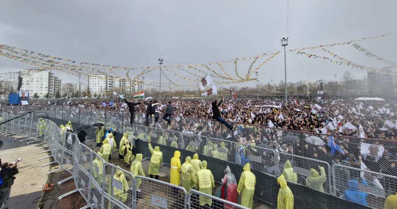 Diyarbakır da Nevruz heyecanı! Yüz binler toplandı