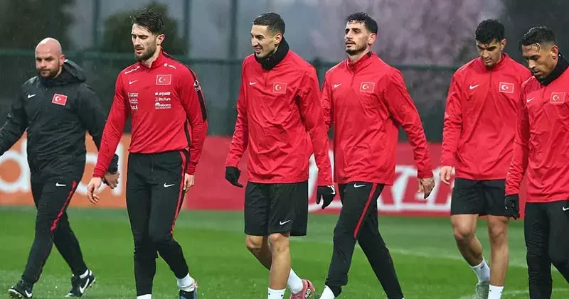 3 büyüklerden 32 futbolcu milli takımlarında mücadele edecek