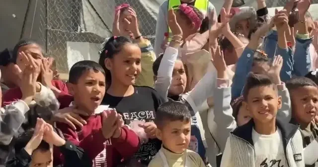 İHH ve Kocaeli Büyükşehir Belediyesi Gazze’de bayram şenliği düzenledi VİDEO İZLE