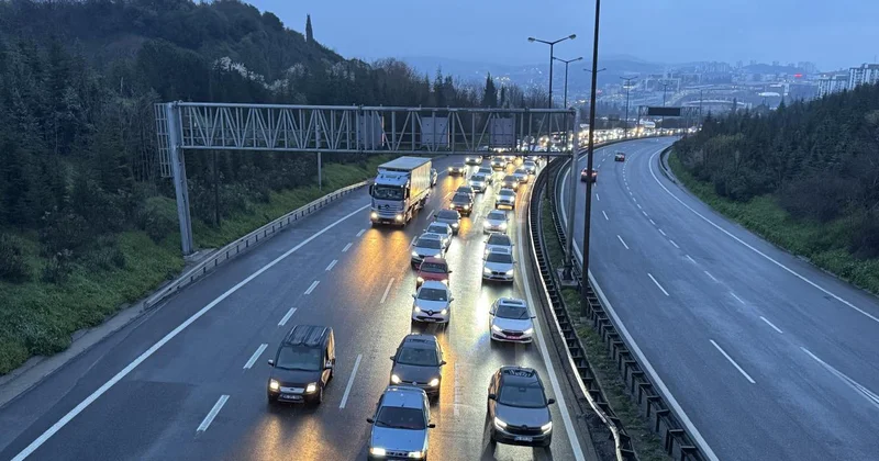 Yollarda bayram tatilinden dönüş yoğunluğu başladı