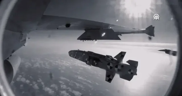 Milli seyir füzesi SOM J’den tam isabet: Canlı harp başlığıyla hedefi vurdu VİDEO İZLE