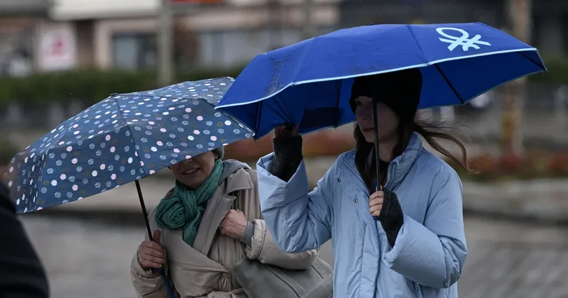 SON DAKİKA… Meteoroloji’den hava durumu uyarısı! 7 bölge için sağanak ve fırtına alarmı verildi: İstanbul’da o saate dikkat!