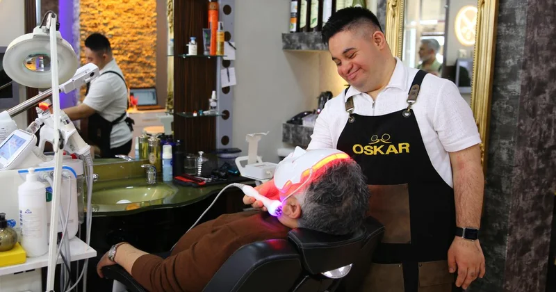 Down sendromlu Sefa güler yüzüyle kalpleri fethediyor