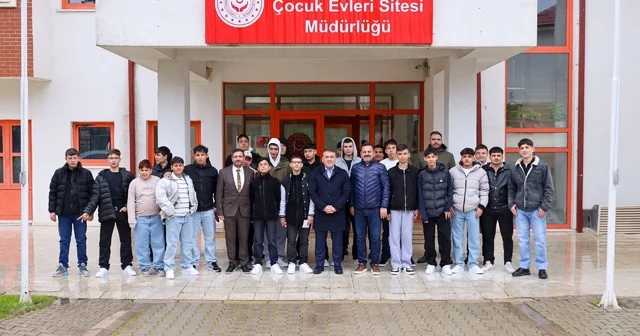 Vali Sözer bayramda çocuklar ve öğrencilerle buluştu Bilecik Haberleri