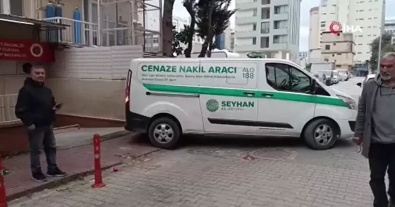 Adana da yol kesip bıçakla saldırdılar: 17 yaşındaki çocuk öldü, 2 ağabeyi yaralandı