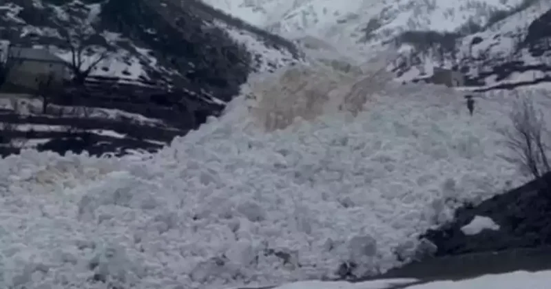 Çığ paniği: Köy halkı faciadan döndü