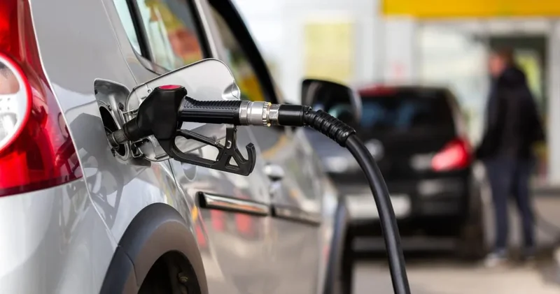 Avrupa’da benzin istasyonlarında polis nöbeti başladı! Evden çalışma gündemde