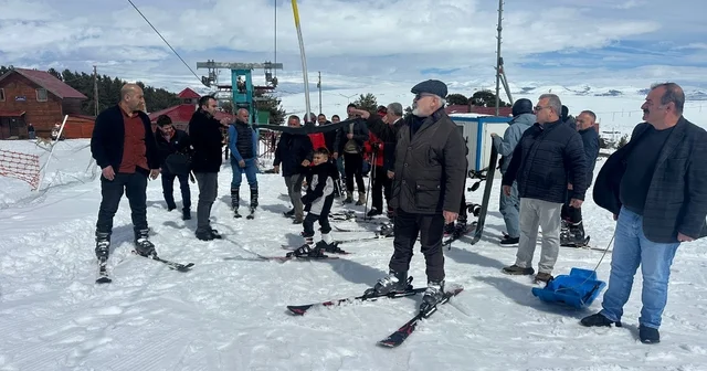 Ardahan da İl Genel Meclisi üyelerinin kayak keyfi Ardahan Haberleri