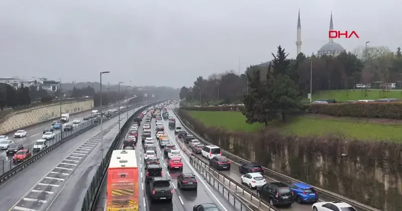 İstanbul da bayramın 2 nci gününde trafik yoğunluğu