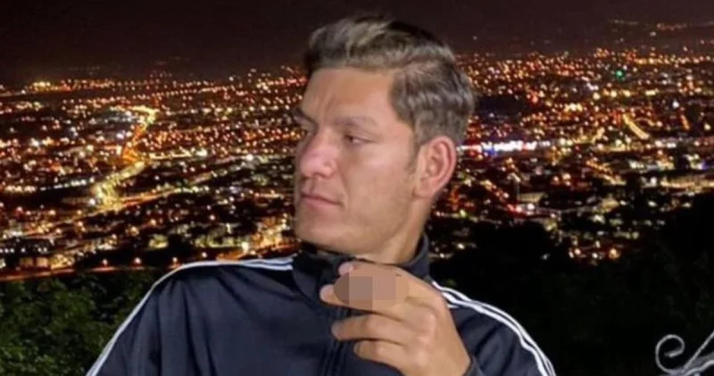 Sakarya da bariyerlere çarpan otomobilin sürücüsü profesyonel boksör Emirhan hayatını kaybetti Son dakika haberleri