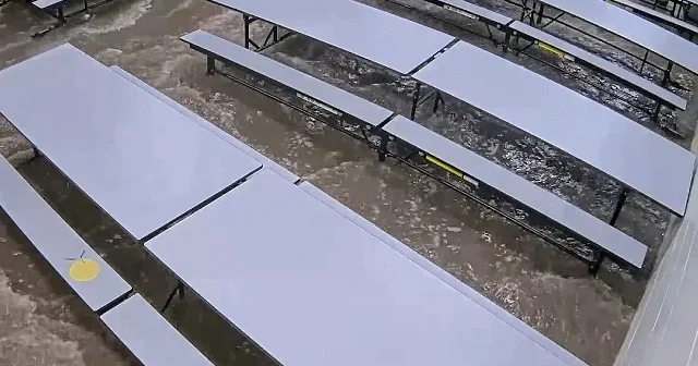 ABD de okulu su basma anı güvenlik kamerasınca kaydedildi VİDEO İZLE