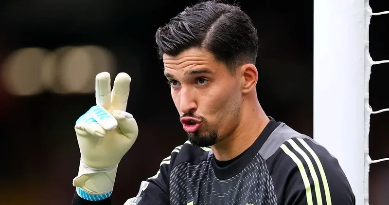 Ederson yerine Altay Bayındır