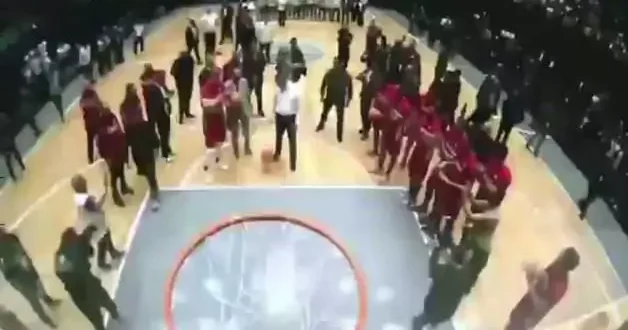 Cumhurbaşkanı Şara’nın basketbol oynadığı anlar kameralara yansıdı