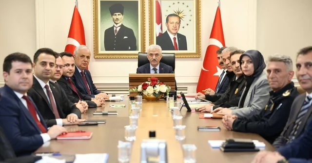 Düzce de eğitim ve güvenlik zirvesi Okulların güvenliği tüm yönleriyle ele alındı Düzce Haberleri